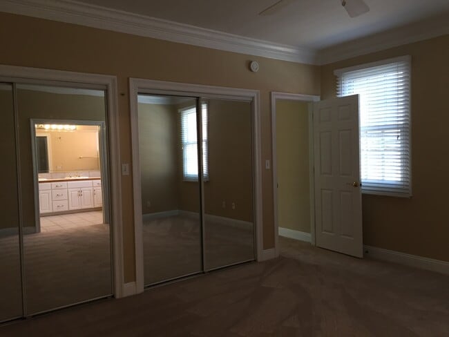 Building Photo - Pensacola - Downtown - 2 bedroom, 2 bathro...