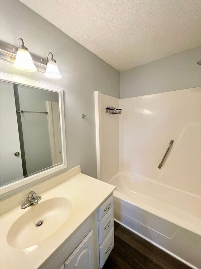 Building Photo - Harbison