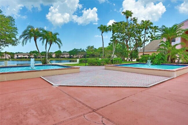 Building Photo - 3559 Cocoplum Cir