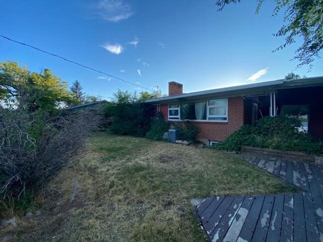 Building Photo - Charming Ranch Style Single Family Home