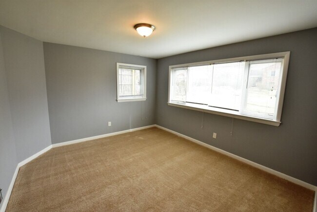 Building Photo - Awesome 4BR, 3BA Close In Bethesda Home With 2 Car Garage!!!