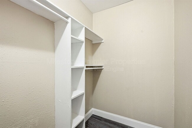 Building Photo - 817 S Elm St