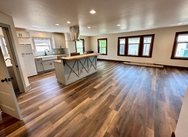 Building Photo - 35 S Palouse St