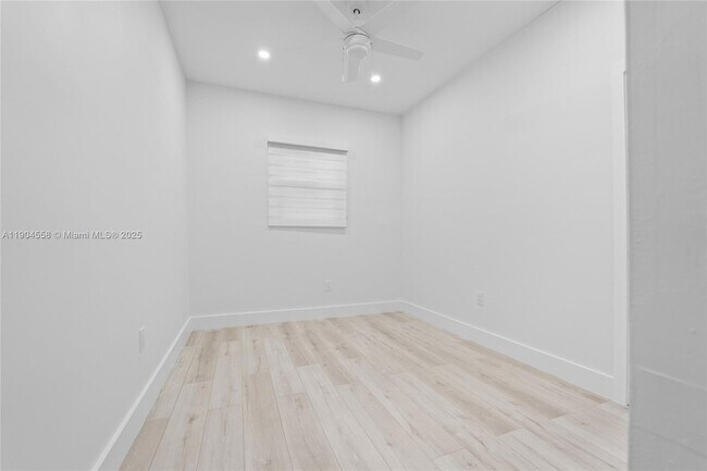 Building Photo - 129 SW 9th Ave