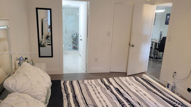 Building Photo - 4158 Inverrary Dr