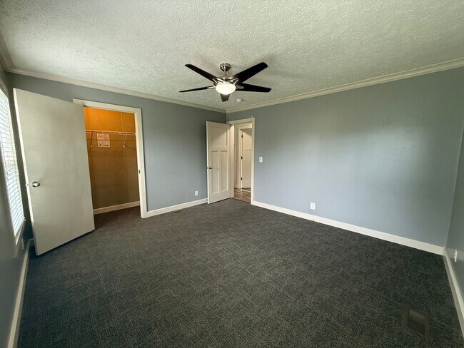 Building Photo - 5806 Quaker Pkwy