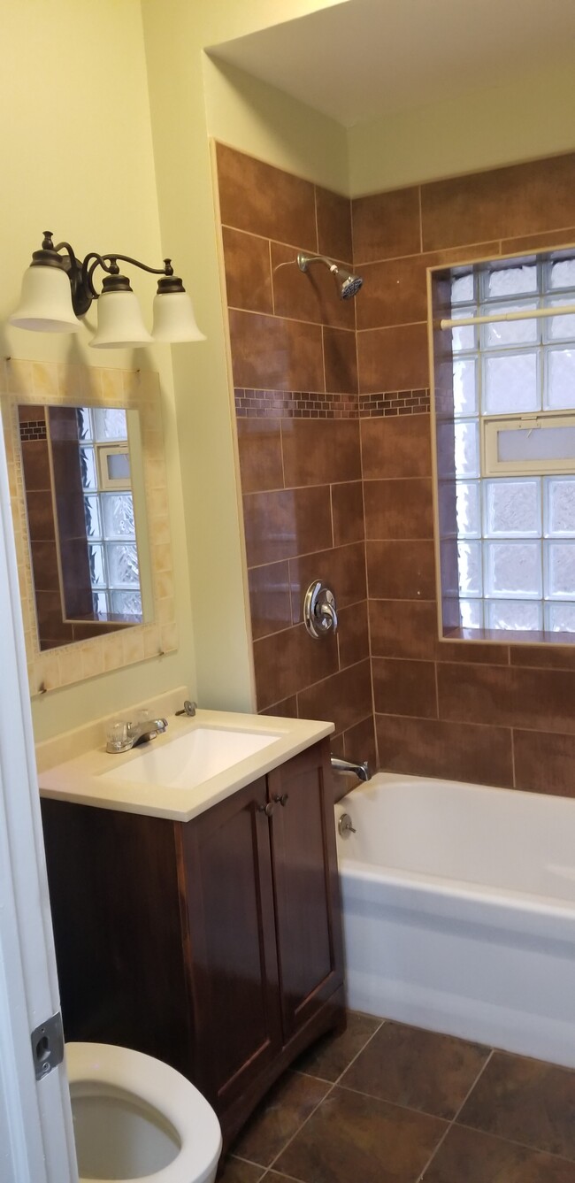 Bathroom - 5551 W Quincy St