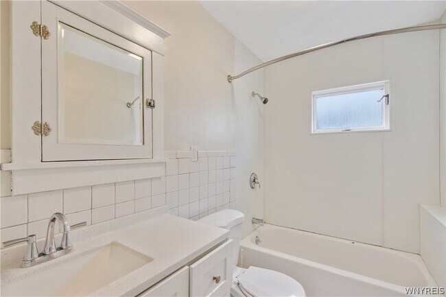 Building Photo - 509 Hinman Ave