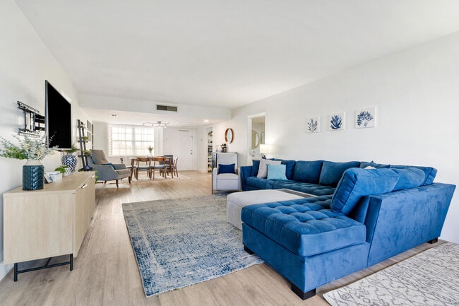 Building Photo - 3900 Oaks Clubhouse Dr