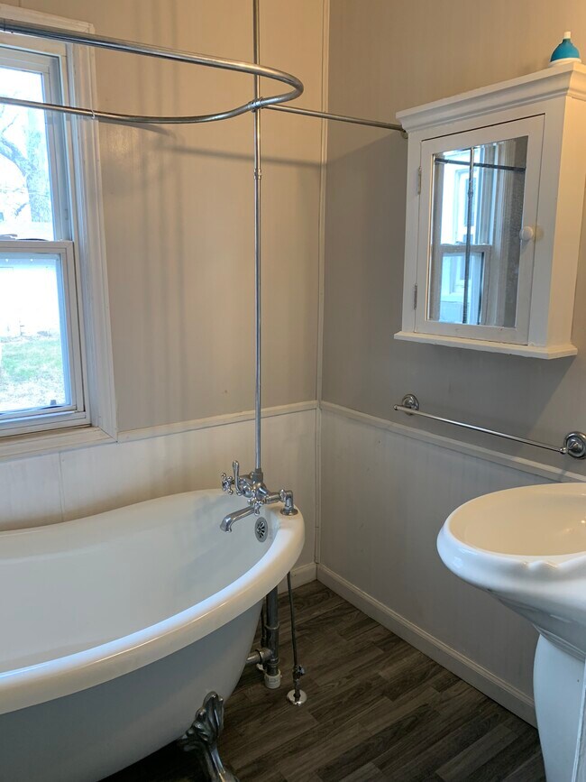 Building Photo - 329 W Claflin Ave