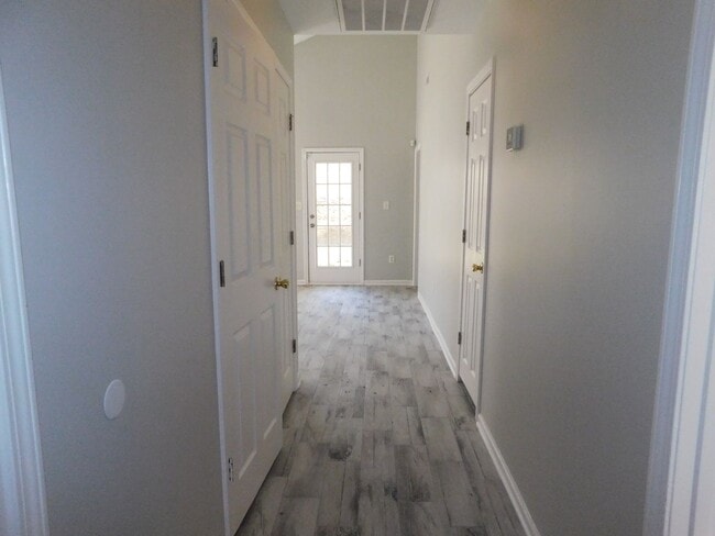 Building Photo - Nice 3 bed 2 bath home