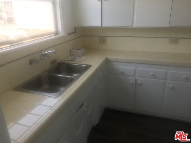 Building Photo - 1449 N Alta Vista Blvd