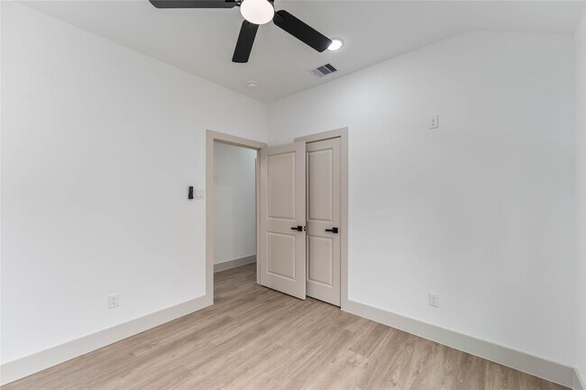 Building Photo - 9005 Nyssa St