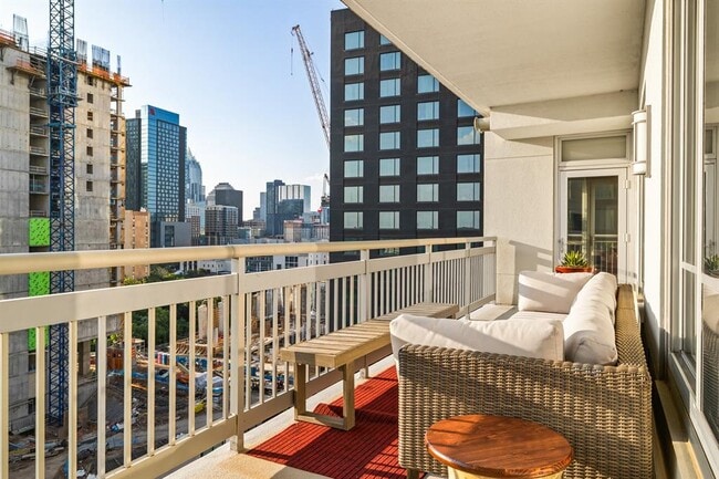 Building Photo - 603 Davis St