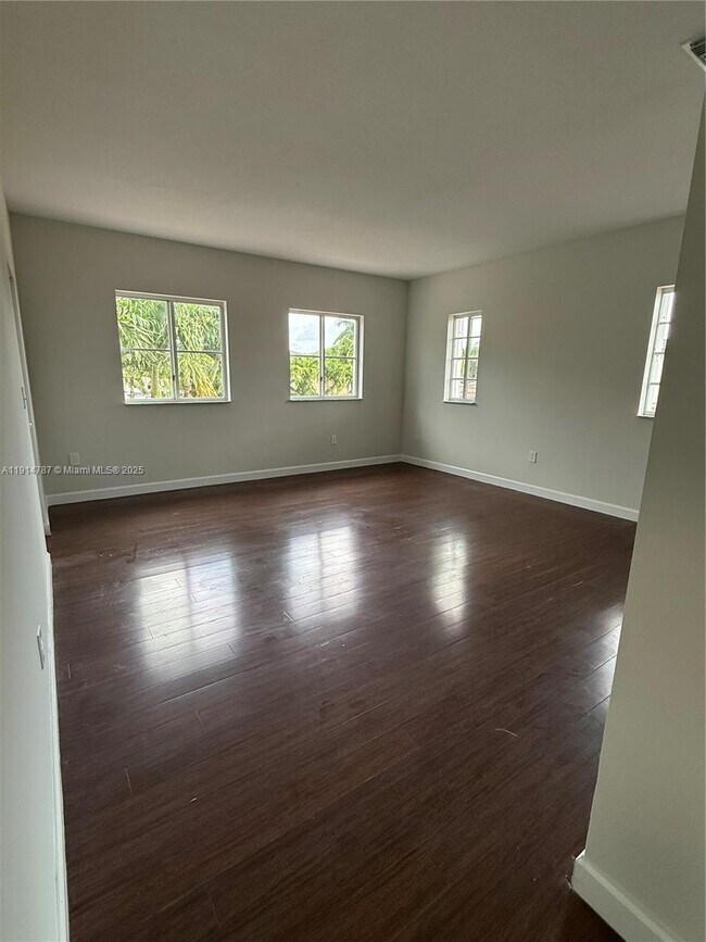 Building Photo - 4157 NE 14th St