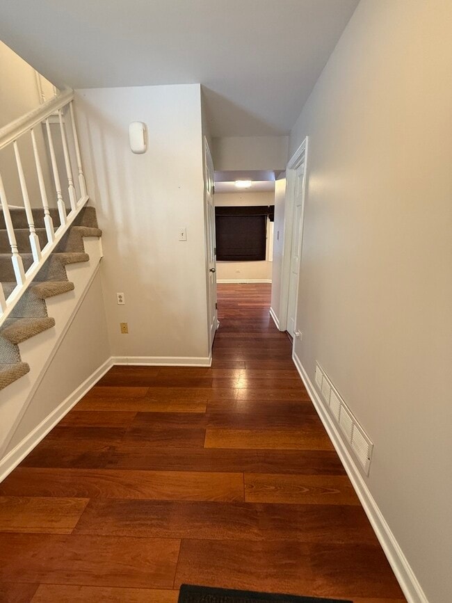 Building Photo - 284 Washo Dr