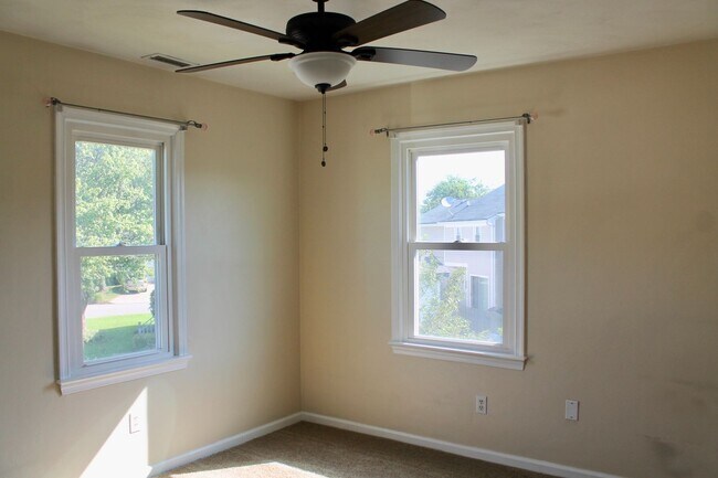 Building Photo - 3BD/2.5BA Home minutes from Dam Neck!  Full fenced Back yard!!