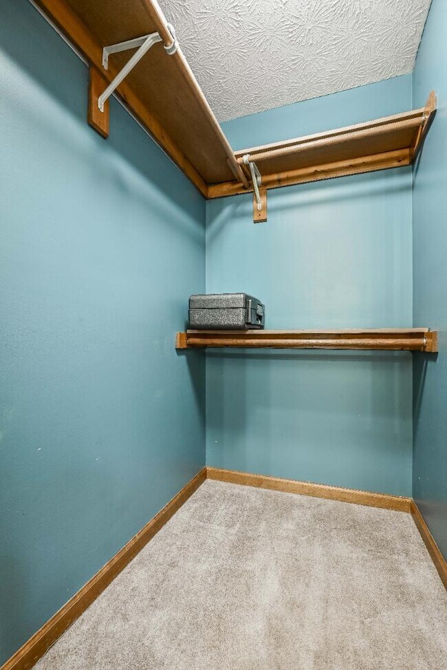 Building Photo - 1108 Redwood Dr