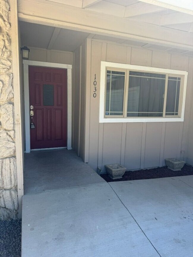 Building Photo - Beautiful 4 Bedroom 2 Bathroom Home with Solar!