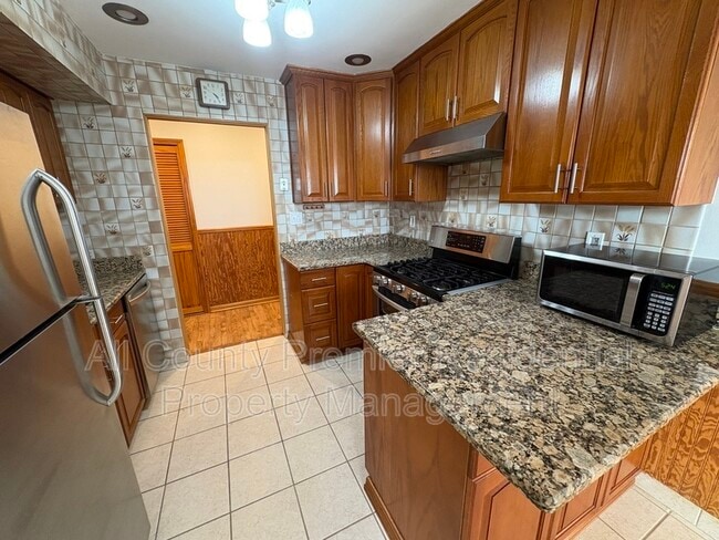 Building Photo - 409 Hidden Village Dr