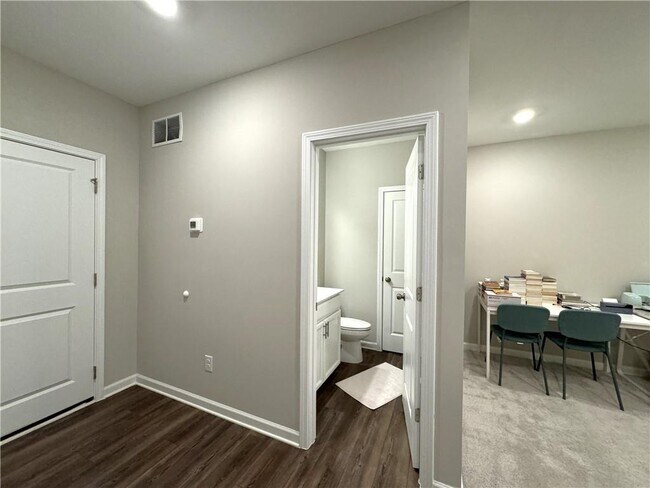 Building Photo - 3311 Park Pointe Cir