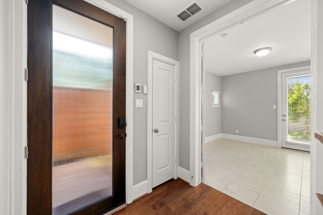 Building Photo - 6703 Highclere Manor Ln