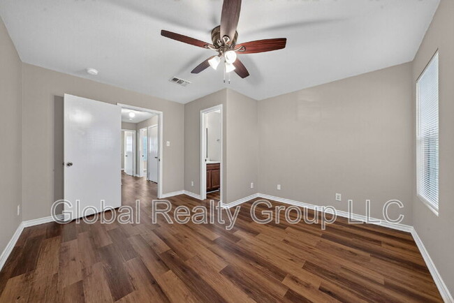 Building Photo - 7802 Kingsbury Way