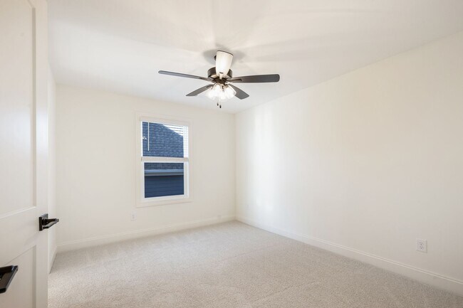 Building Photo - Maryville 37803 - 4 bedroom 3.5 bath - cal...