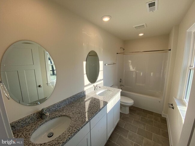 Building Photo - 316 3rd St