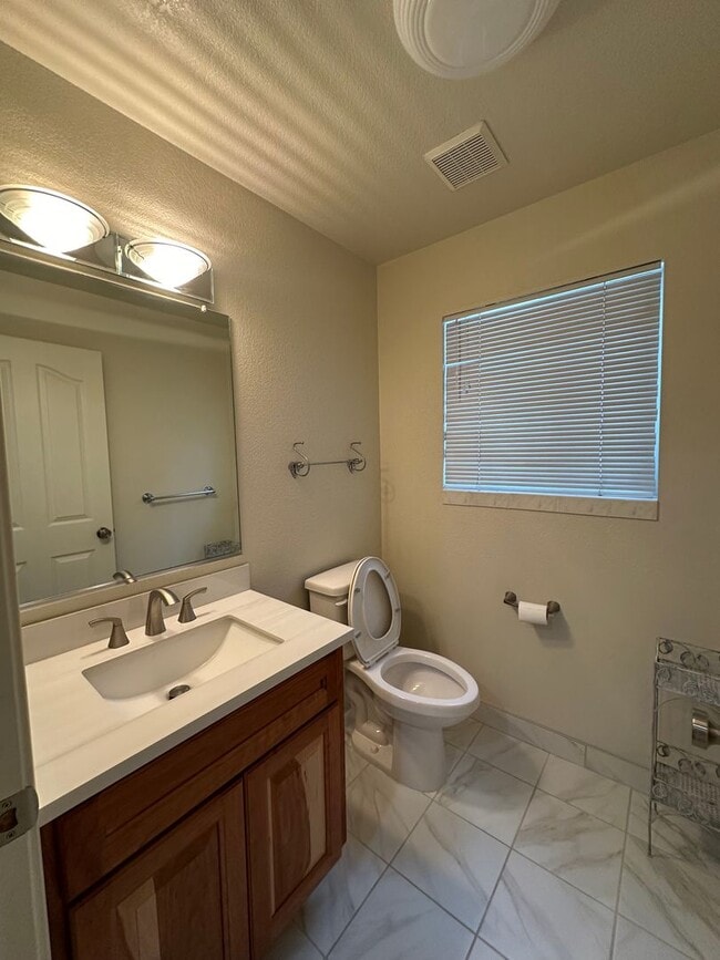 Building Photo - Unique and Spacious 3 Bedroom, 3 Bath Home...