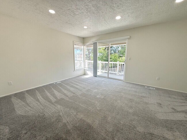 Building Photo - Open House June 20th | 3 Bedroom Townhome in Holladay