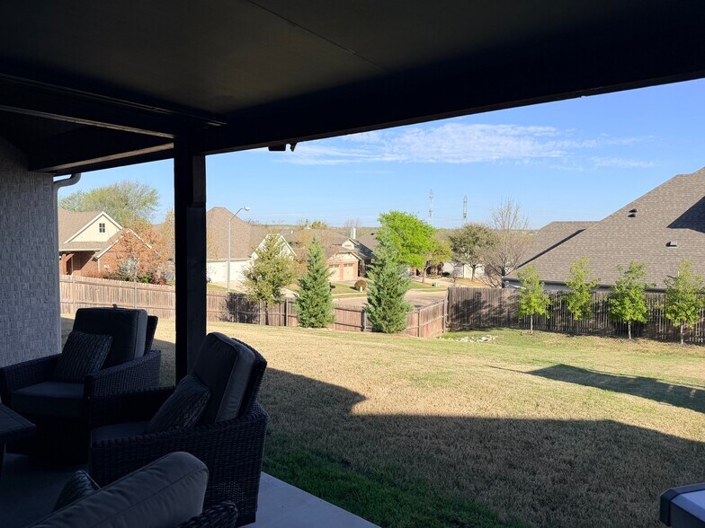 Building Photo - 560 Inwood St