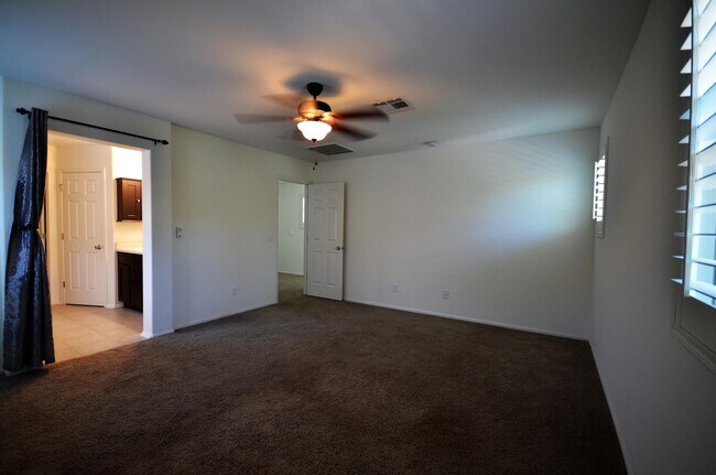 Building Photo - 995 S Cheshire Ln