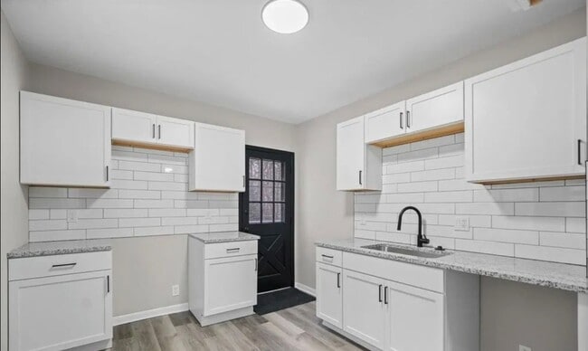 Building Photo - Come see your new home!