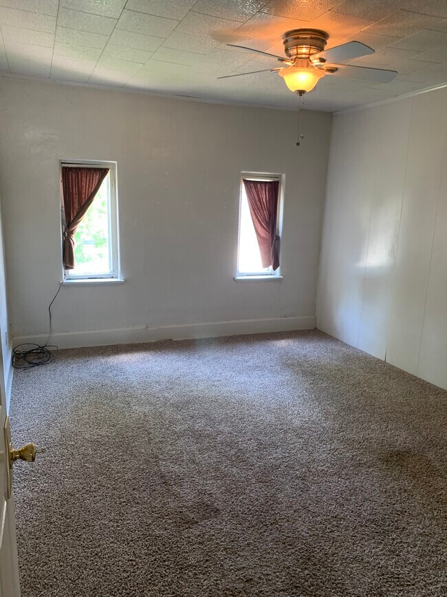 Building Photo - 1302 4th St