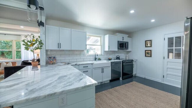 Building Photo - 4959 Parkside Dr