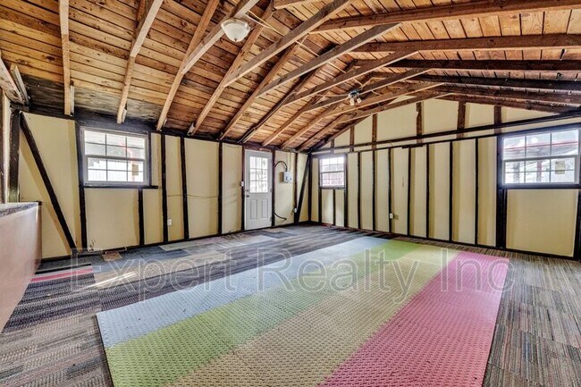 Building Photo - 1245 Waverly St