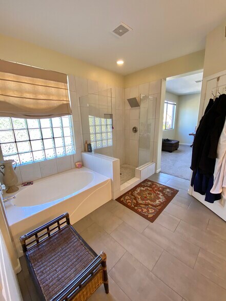 Building Photo - 6804 W Lone Cactus Dr