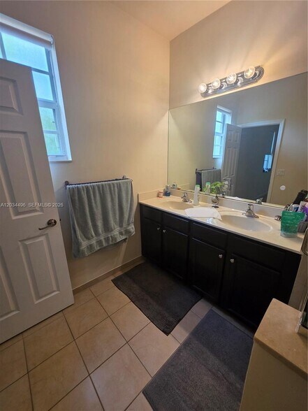 Building Photo - 9424 SW 171st Pl