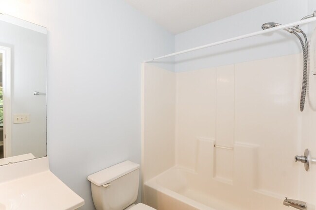 Building Photo - "Spacious 4-Bed, 3-Bath Haven in Myrtle Beach - Your Perfect Coastal Retreat!"
