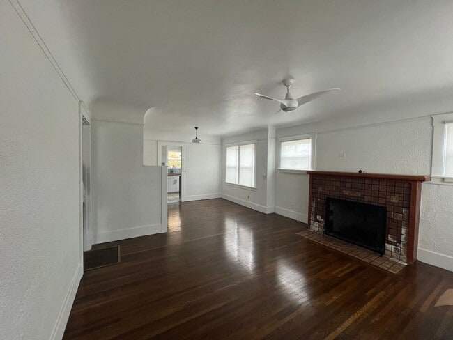 Building Photo - 2 bedroom house for rent