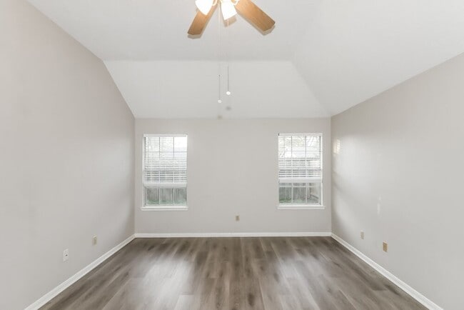 Building Photo - 16907 Dusty Mill Dr E