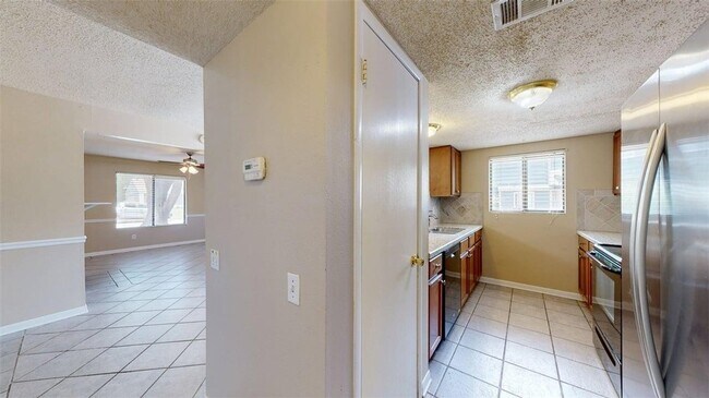 Building Photo - 1506 Lemon Tree Ln