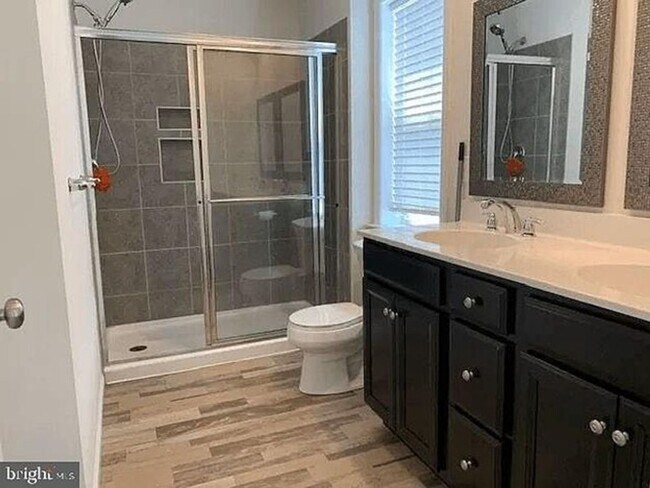 Building Photo - 613 Line Rd