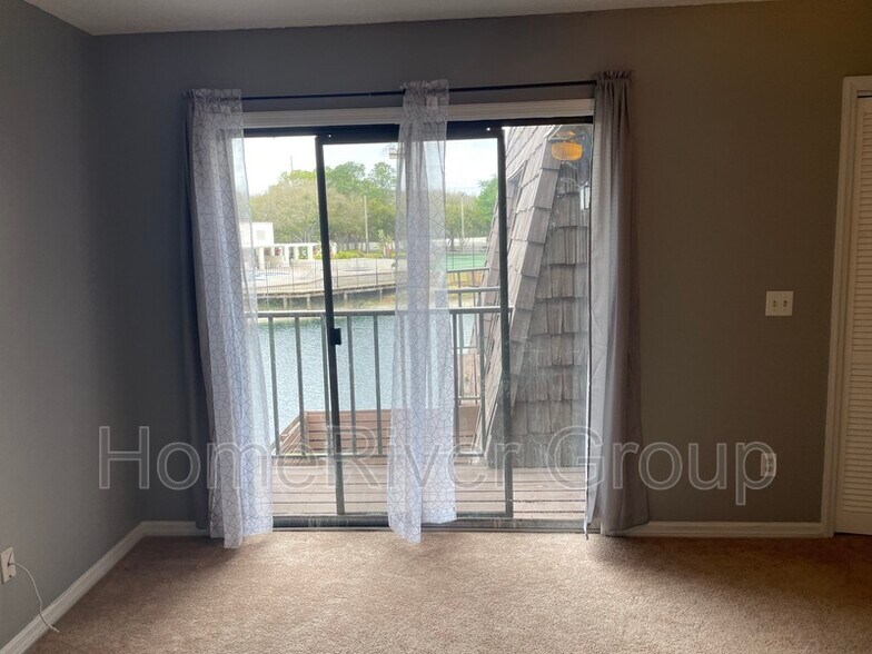 Building Photo - 15240 E Pond Woods Dr