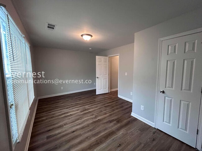 Building Photo - 2007 Morehouse Dr NW