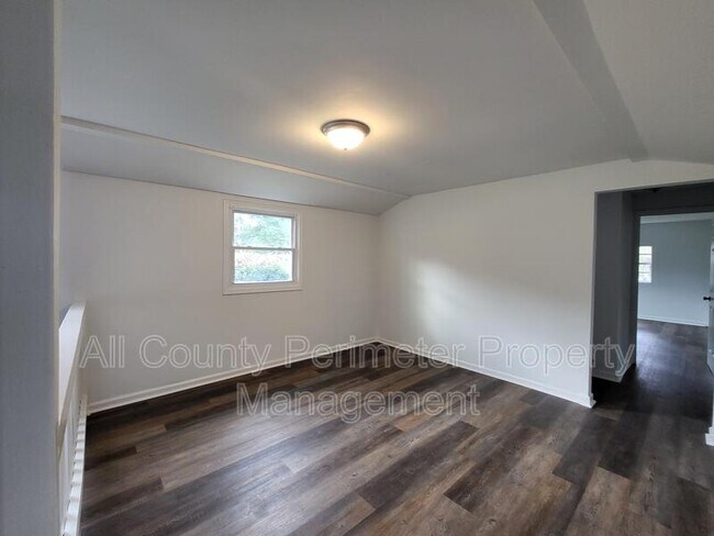 Building Photo - 6370 Ashdale Dr
