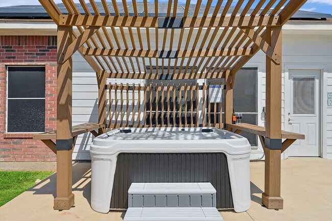 Building Photo - 521 E Robin Ct