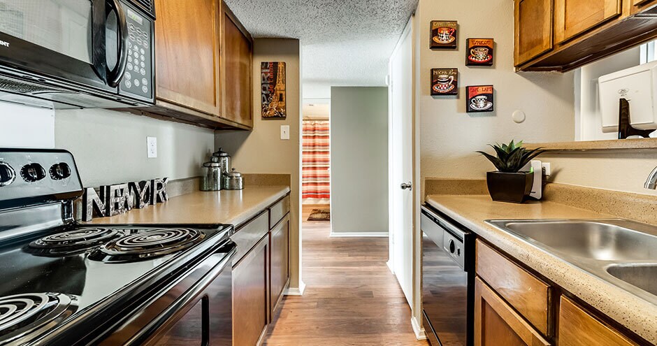 Building Photo - Chelsea Creek Apartment Homes