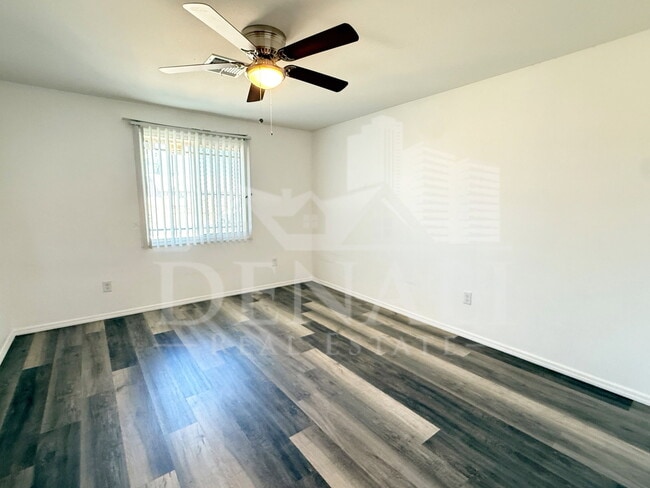 Building Photo - 2027 N 66th Dr